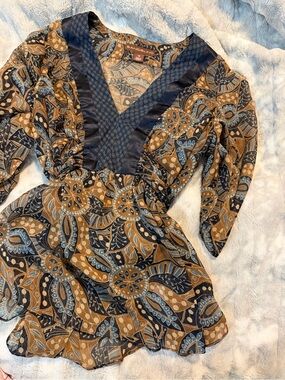RARE 🔥 Bandolino Paisley Tie Back Blouse